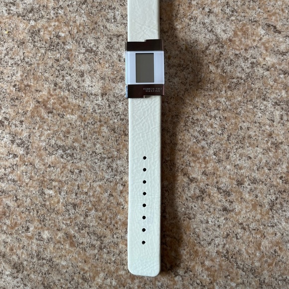 Kenneth Cole Reaction digital watch - Picture 3 of 8